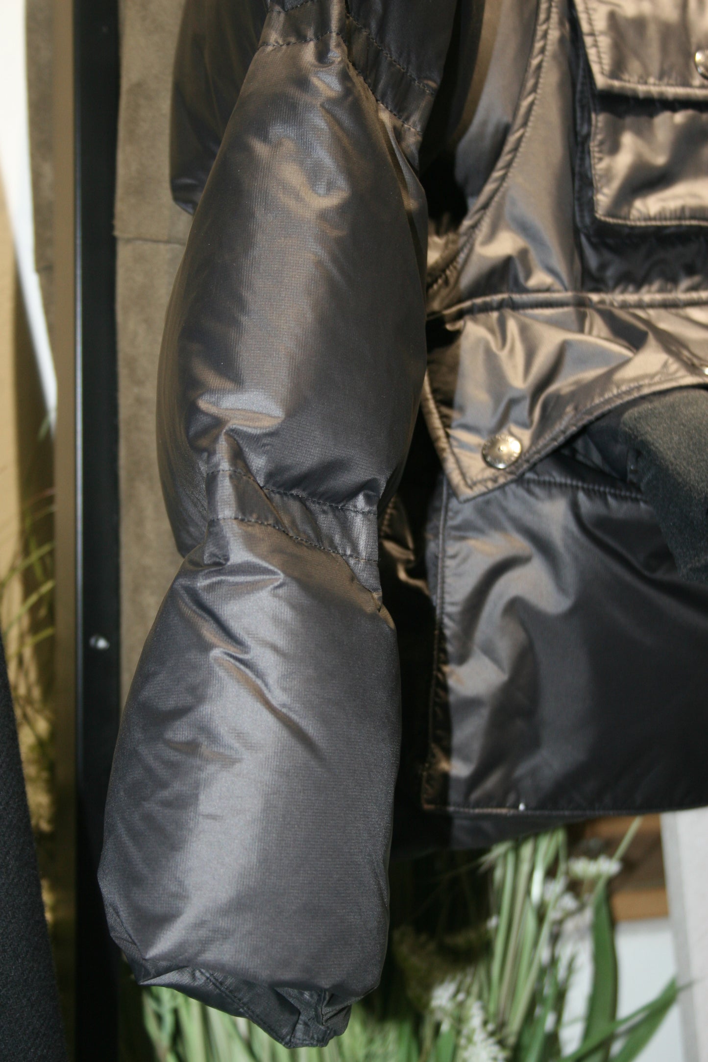 SERIES EASTLOGUE COLLAB PADDING